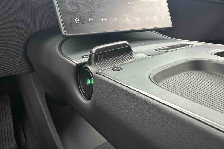 Used Nio ET5T 2023 75 kWh Touring Gear Lever