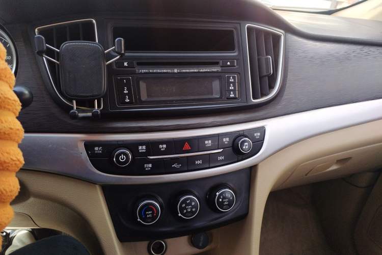 Used Baojun 730 2016 1.5L Manual Standard Version 7 Seats
