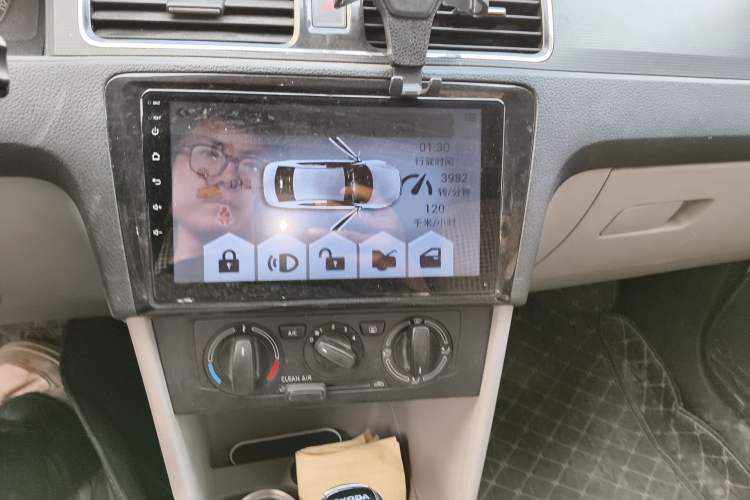 Used Skoda Rapid 2016 1.6L Automatic Chuanxing Edition Audio And AC Panel