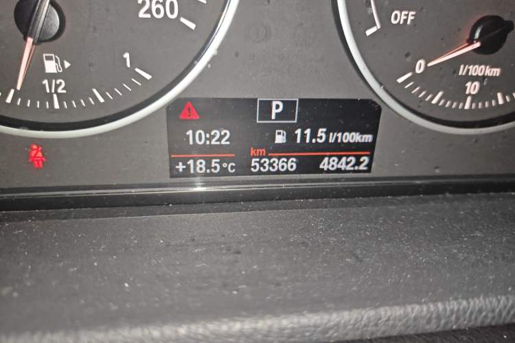 Used BMW X1 2016 sDrive18Li Premium Edition Odometer Close Up