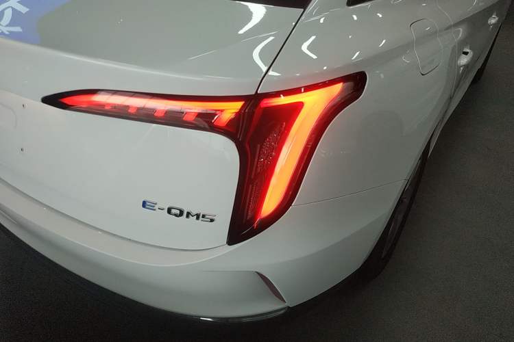 Used Hongqi E-QM5 2025 500km Range Commuter Version
