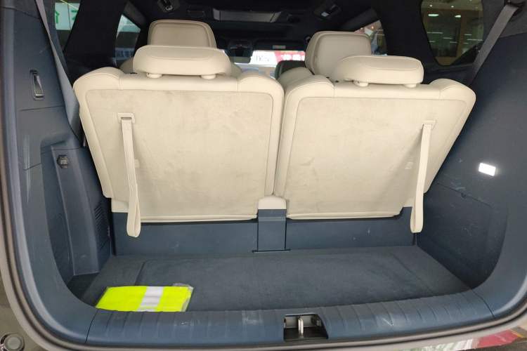 Used Zeekr 009 2022 WE Edition Trunk