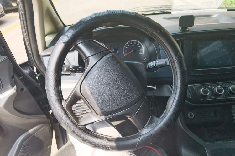 Used FORTHING Lingzhi 2023 M5L 1.6L Rental Custom Edition 7 Seats
