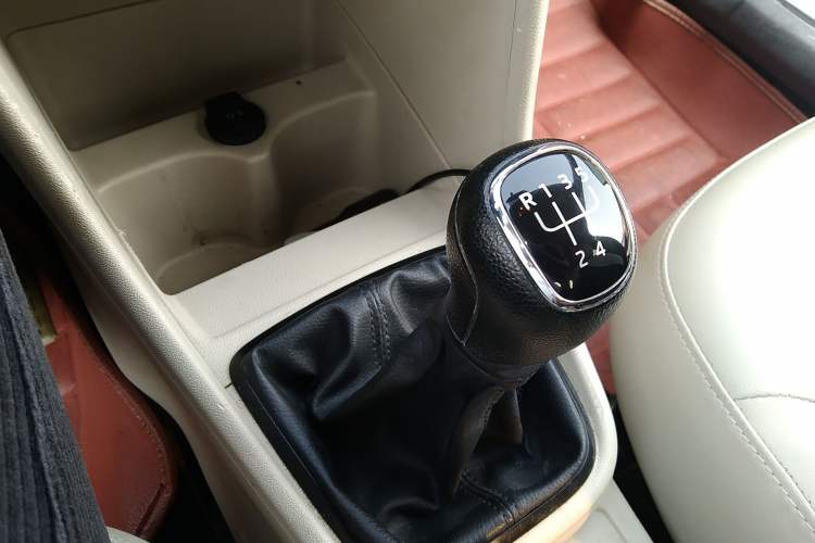 Used Skoda Rapid 2016 1.6L Manual Trend Edition Gear Lever