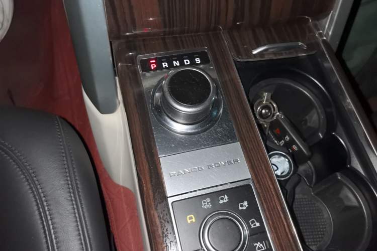 Used Land Rover Range 2014 Revised 3.0 SC V6 Vogue Gear Lever