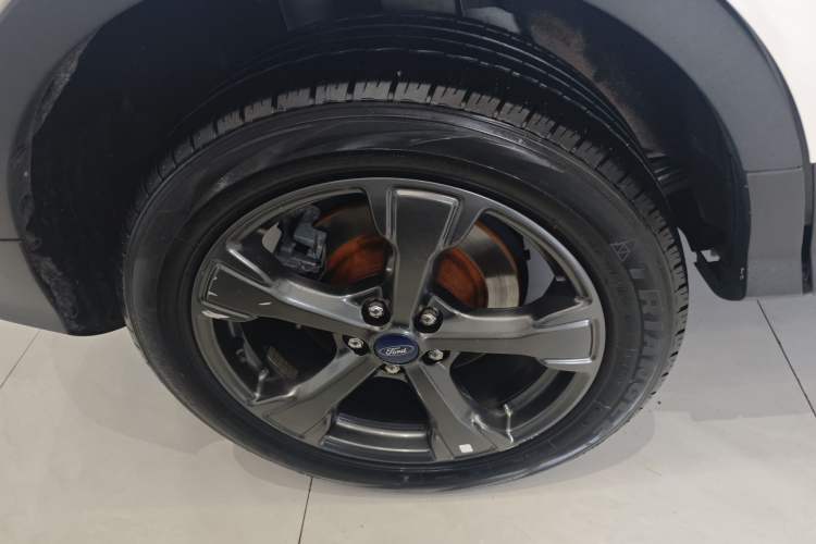 Used Ford Kuga 2019 EcoBoost 180 Two-Wheel-Drive Titanium Plus Model China VI Standard Right Rear Wheel Hub