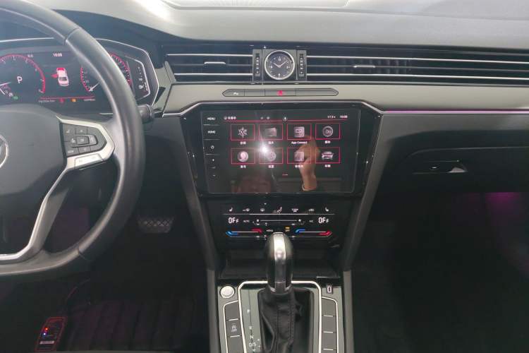 Used Volkswagen Magotan 2020 330TSI DSG Luxury Edition Audio And AC Panel