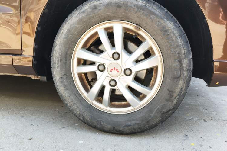 Used Wuling Hongguang 2019 1.5L S Standard Version China VI LAR Right Front Wheel Hub
