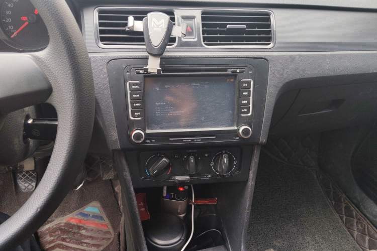 Used Volkswagen Santana 2015 1.6L Manual Fashion Edition