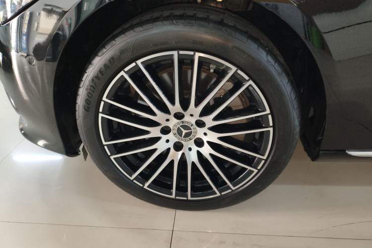 Used Mercedes-Benz C-Class 2022 Facelift C 260 L Exterior 4