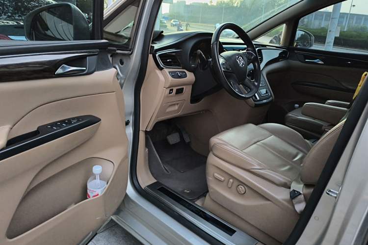 Used Buick GL8 2017 ES 28T Premium Version China V Standard Driver Seat