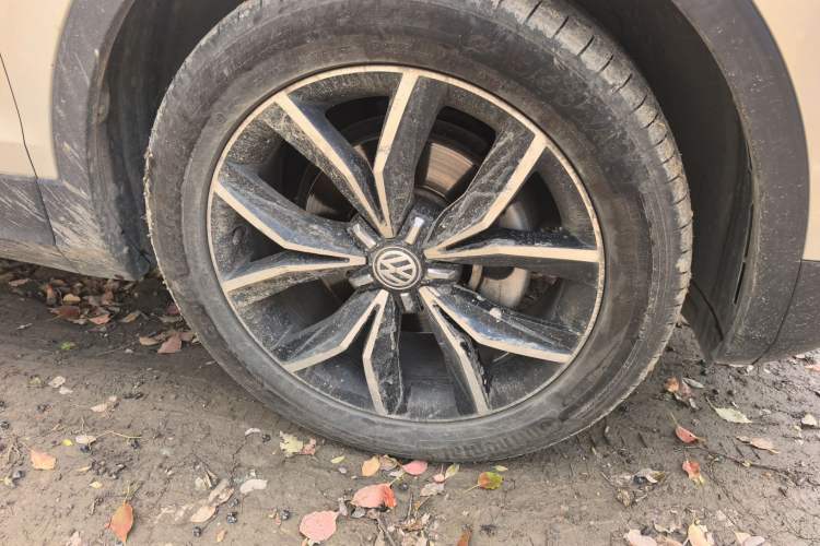 Used Volkswagen Tiguan L 2019 330TSI Automatic Two-Wheel Drive Smart Luxury Version China V Emission Standard