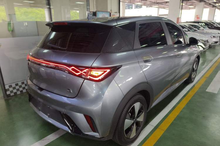 Used BYD Dolphin 2023 420 km Fashion Edition
