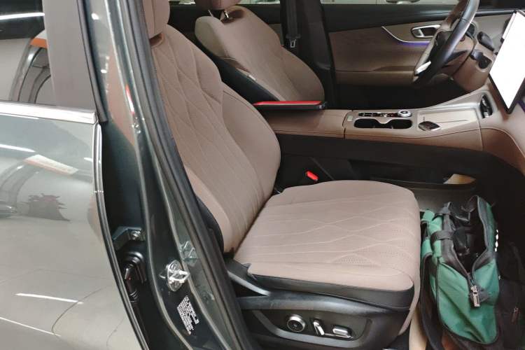 Used Chery Tiggo 8 PLUS 2025 290TGDI DCT Prestige 5-Seater
