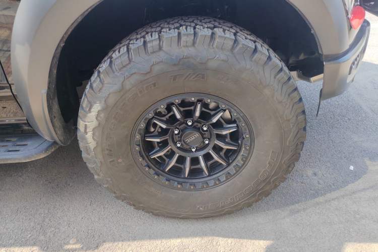 Used Ford F-150 Raptor 
