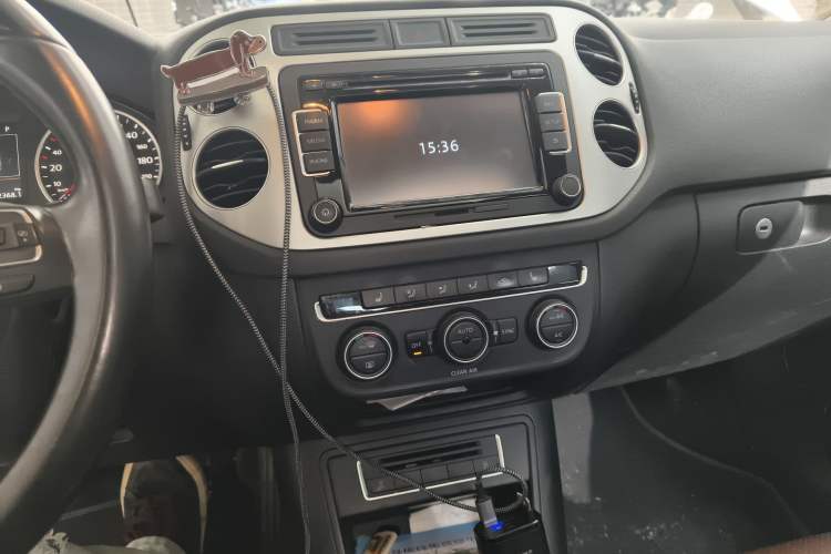 Used Volkswagen Tiguan 2016 300TSI Automatic Two-Wheel Drive Luxury Edition Audio And AC Panel