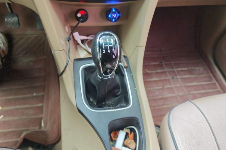 Used Baojun 730 2016 1.5L Manual Value Edition 5 Seats China V Emission Standard Gear Lever