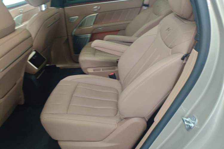 Used ONVO Luxeed L90 2025 Model—Max Six-Seater Version
