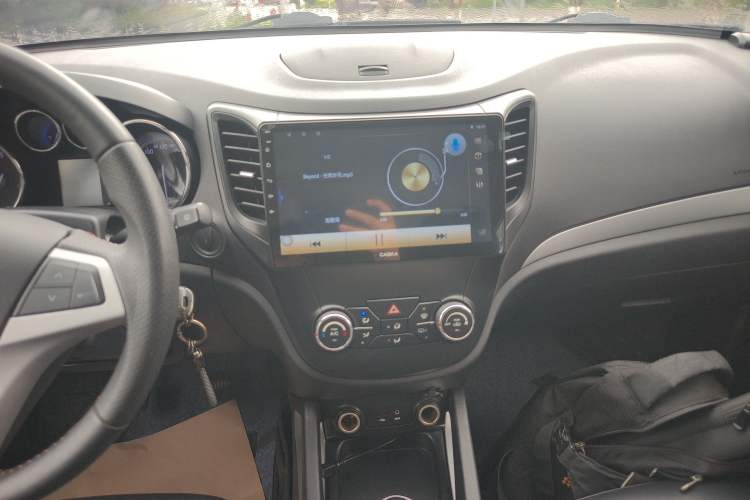 Used CHANGAN CS35 2016 1.6L Manual Luxury Model China V Standard Audio And AC Panel