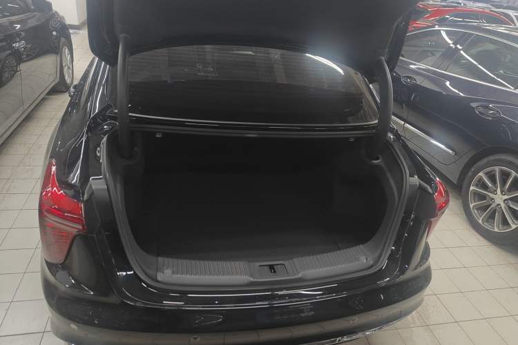 Used Hongqi H5 2025 1.5T DCT Qiyun 500 000th Unit Commemorative Edition Trunk