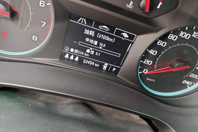 Used Chevrolet Malibu XL 2021 535T Automatic Sport Edition Odometer Close Up