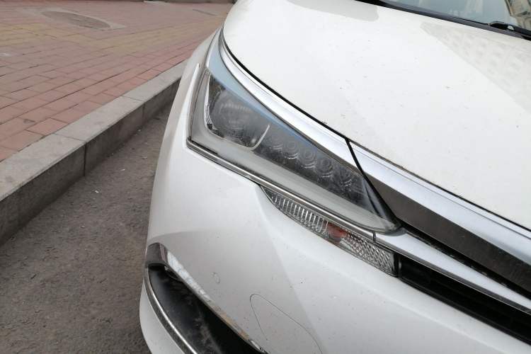 Used Toyota Corolla 2016 Dual-Engine 1.8L E-CVT Elite Edition Right Front Headlight