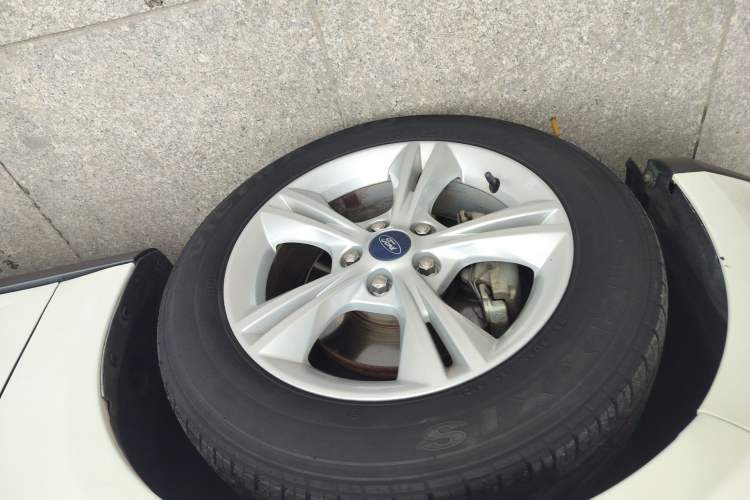 Used Ford Focus 2017 Hatchback 1.6L Automatic Comfort Plus SmartDrive Edition Left Front Wheel Hub