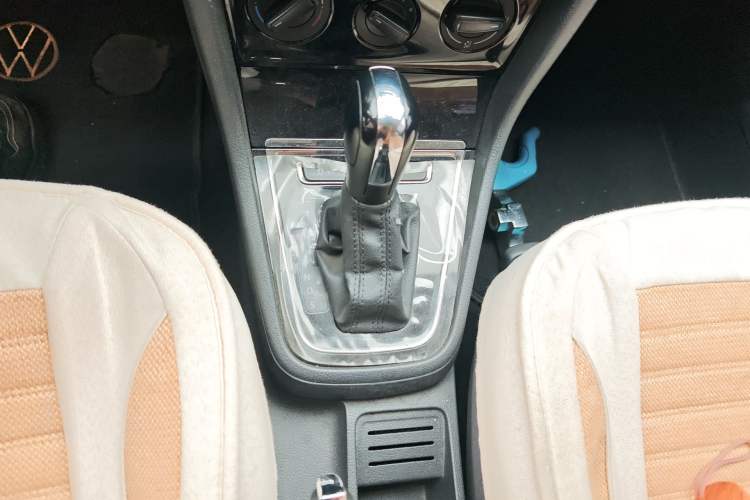 Used Volkswagen Bora 2014 1.6L Automatic Fashion Model Gear Lever