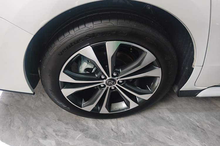 Used Toyota Granvia 2024 2.5L Hybrid Prestige ULTRA Edition Exterior 5