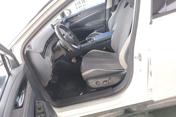 Used Volkswagen ID.7 VIZZION 2024 First Edition Left Front Seat