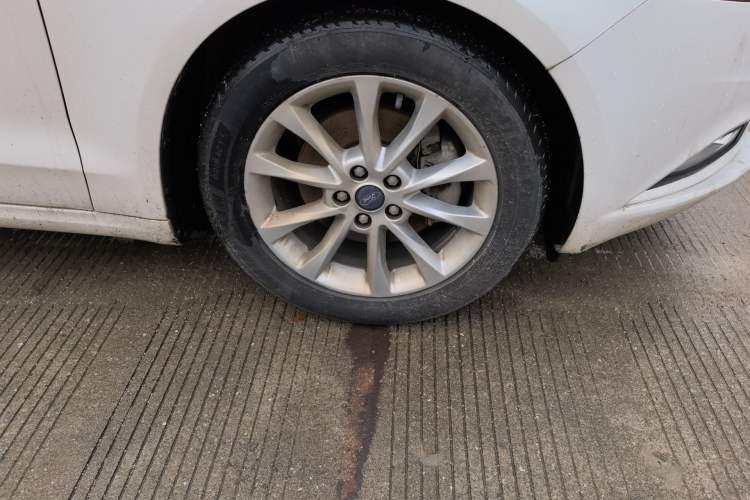 Used Ford Mondeo 2017 EcoBoost 180 Stylish Model Right Front Wheel Hub