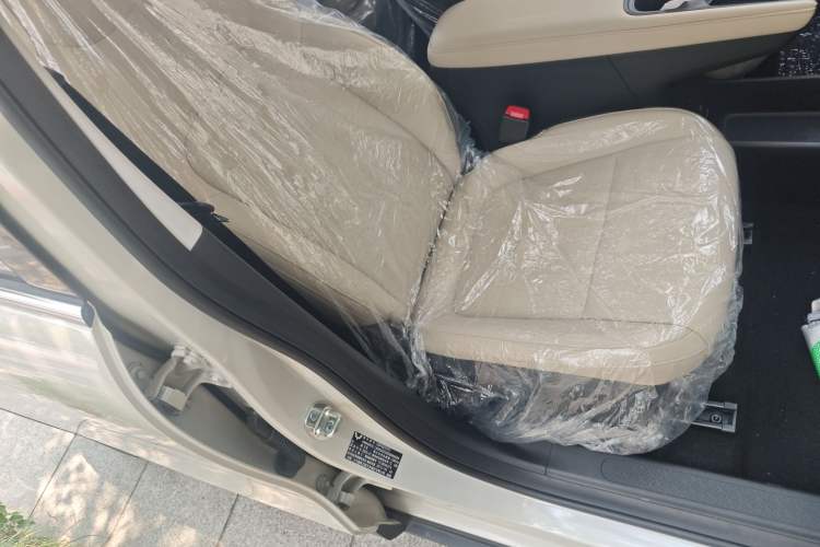 Used Wuling Bingo PLUS 2024 330 km Range Five-Seater Version