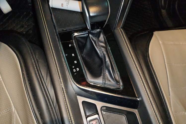 Used BAIC Beijing X3 2021 1.5T CVT Glory Edition Gear Lever