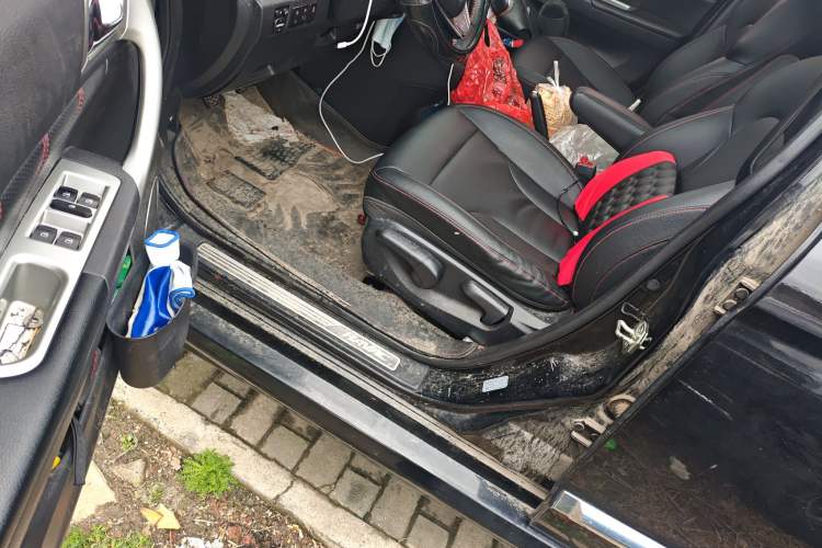 Used Haval H6 2016 Upgraded Model 1.5T Manual Two-Wheel Drive Elite Version
