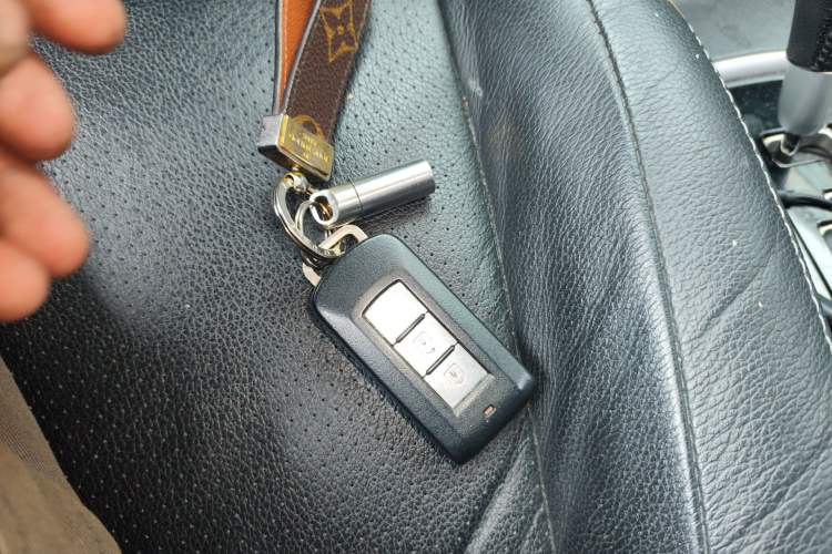 Used Mitsubishi Outlander 2013 2.4L 4x4 Luxury Navigation Edition 5 Seats Vehicle Key