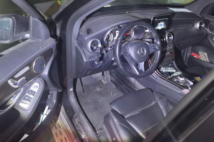 Used Mercedes-Benz GLC 2018 GLC 260 4MATIC Luxury Model Driver Seat