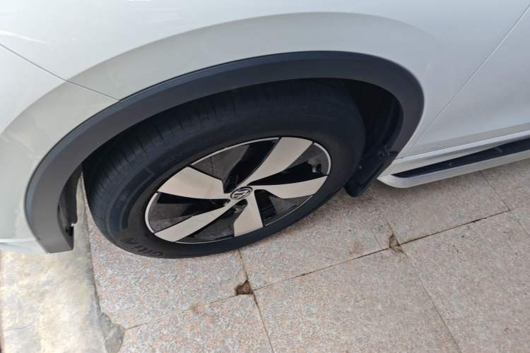 Used Volkswagen Tiguan L 2024 PRO 330TSI Two-Wheel Drive Smart Drive Edition
