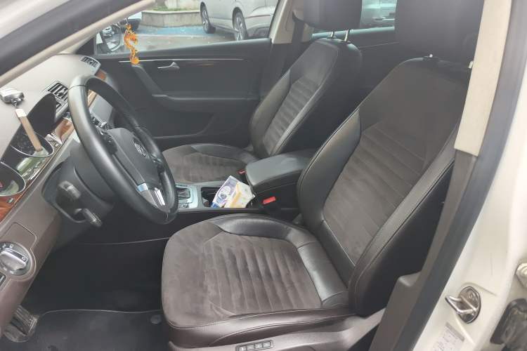 Used Volkswagen Magotan 2012 Travel Edition 2.0 TSI Comfort Version Left Rear Seat