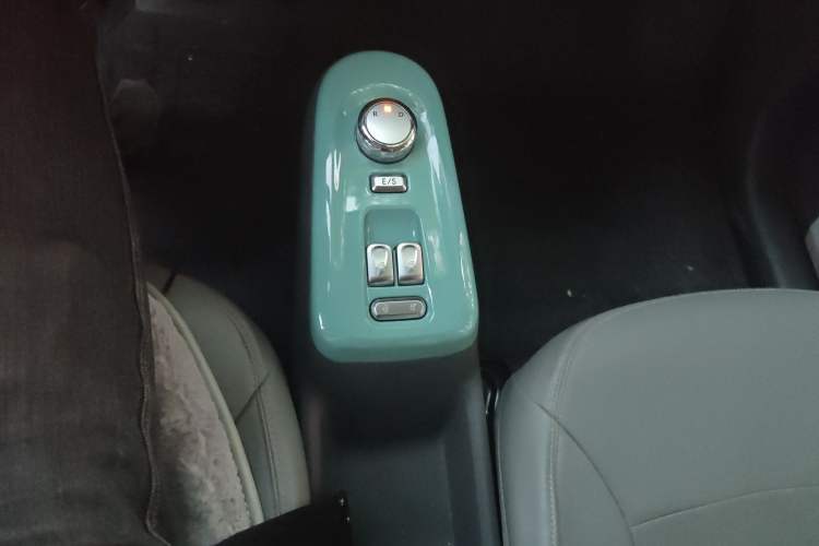 Used CHANGAN NEVO Lumin 2022 210km Sweet Edition Gear Lever