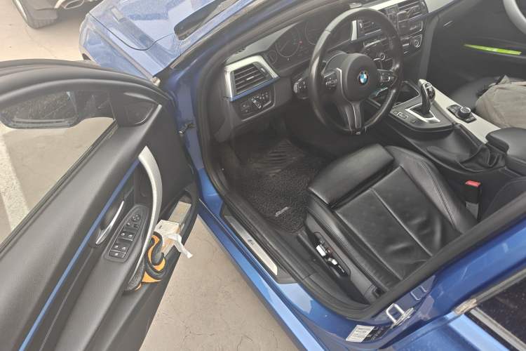 Used BMW 3 Series 2018 320i M Sport Package Driver Seat