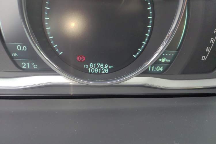 Used Volvo S60 2014 S60L T5 Intelligent Drive Edition Odometer Close Up