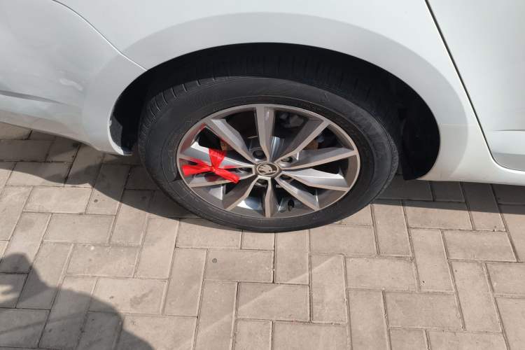 Used Skoda Octavia 2017 Classic Model 1.6L Manual Comfort Edition
