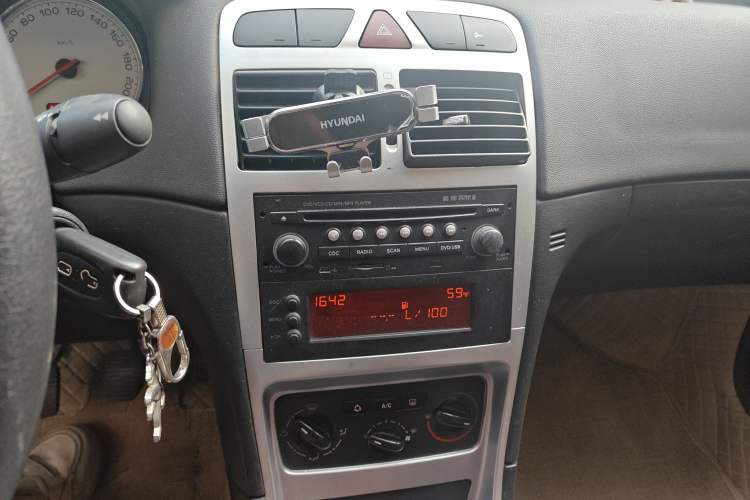 Used Peugeot 307 2010 Sedan 1.6L Manual Comfort Edition Audio And AC Panel