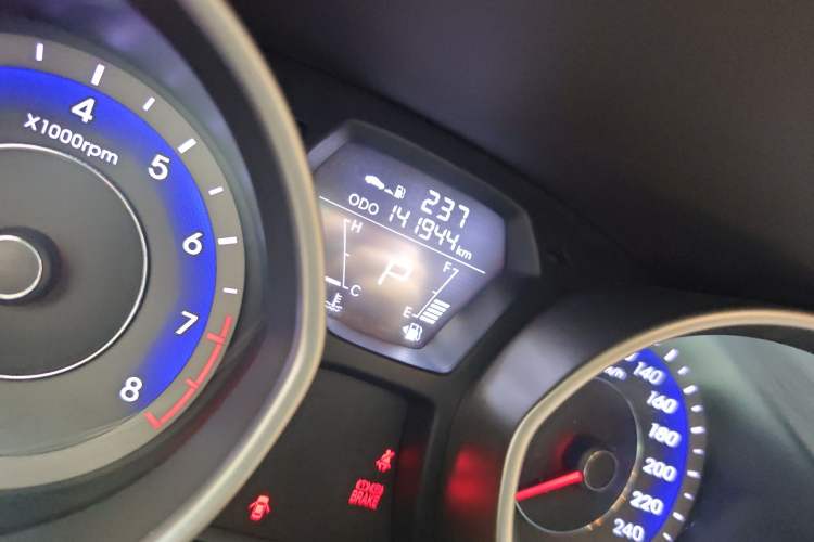 Used Hyundai Elantra (5th Generation / Langdong) 2012 1.6L Automatic Fashion Edition Odometer Close Up