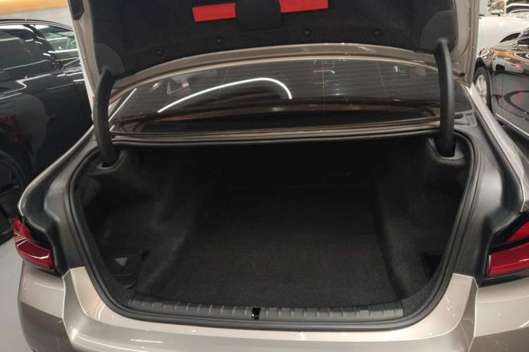 Used BMW 5 Series 2021 Facelifted 525Li M Sport Package
