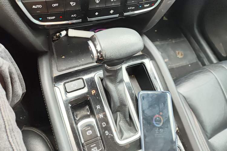 Used GAC Trumpchi GS7 2017 320T Two-Wheel-Drive Luxury Model Gear Lever