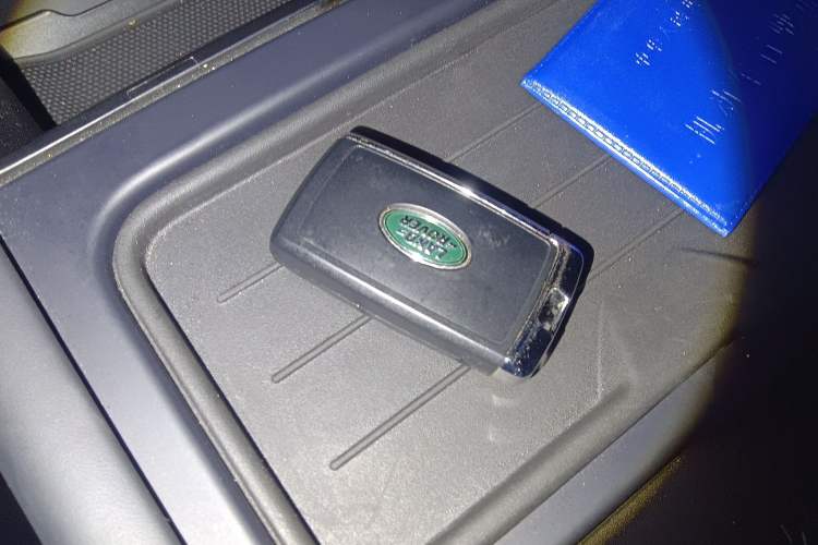 Used Land Rover Defender 2024 110 3.0T P400 XS Vehicle Key