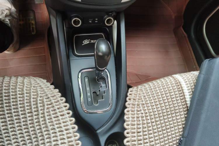 Used CHANGAN CS35 2014 1.6L Automatic Luxury Model China IV Standard
