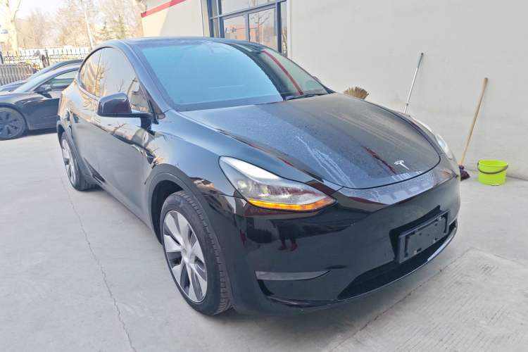 Used Tesla Model Y 2021 Long-Range All-Wheel-Drive Version 3D7 Front Right 45 Deg