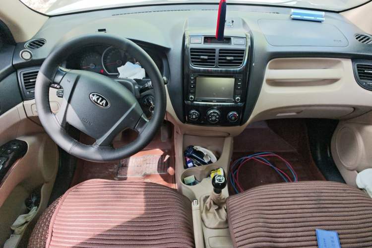 Used Kia Sportage 2013 2.0L Manual Two-Wheel Drive GL Trim Center Console